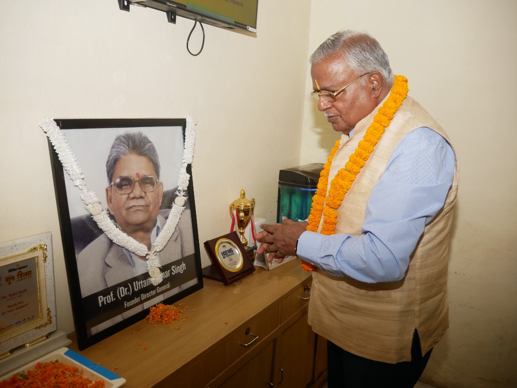 Padma Shri Dr. R.N. Singh Inspires Students at IIBM's “Meet the Leader” Session
